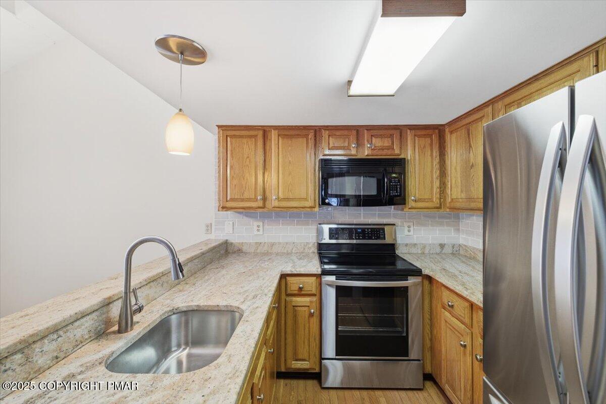 23 Turtle Way Stroudsburg, PA 18360 - Photo 8 of 37 Kitchen
