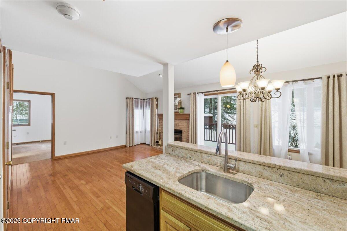 23 Turtle Way Stroudsburg, PA 18360 - Photo 9 of 37 Kitchen