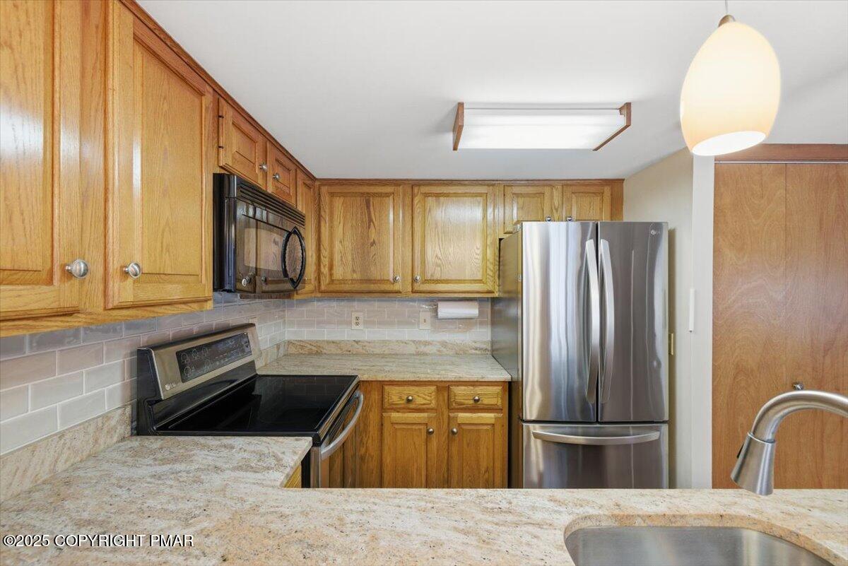 23 Turtle Way Stroudsburg, PA 18360 - Photo 10 of 37 Kitchen