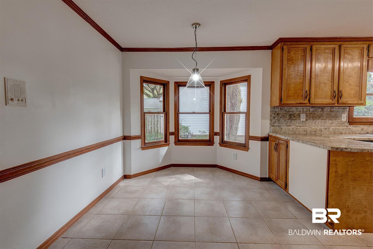 4916 Meredith Court Mobile, AL 36618 - Photo 13 of 32 Bay Windows
