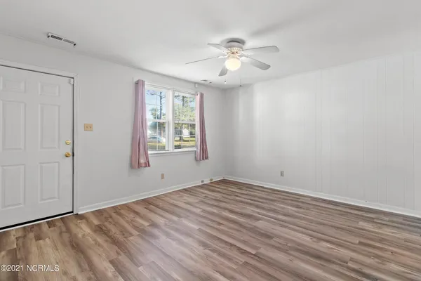 $950 | 507 Elm Street, Jacksonville, NC 28540