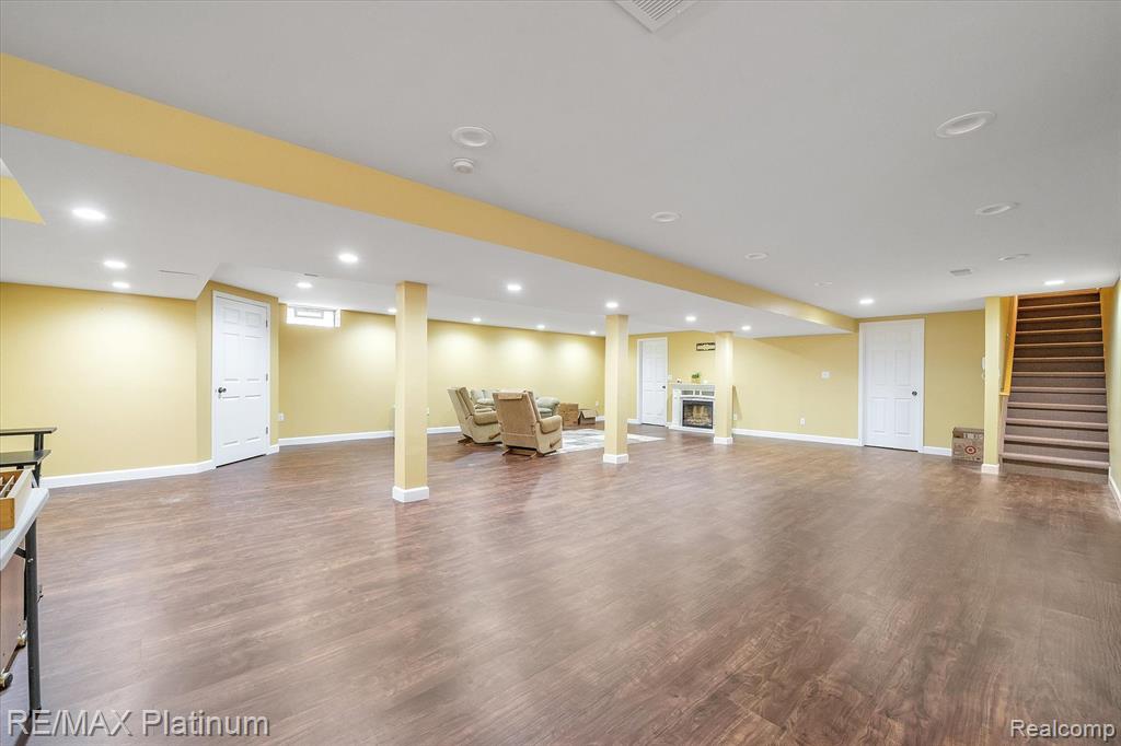 4089 West Maple Road Wixom, MI 48393 - Photo 28 of 46