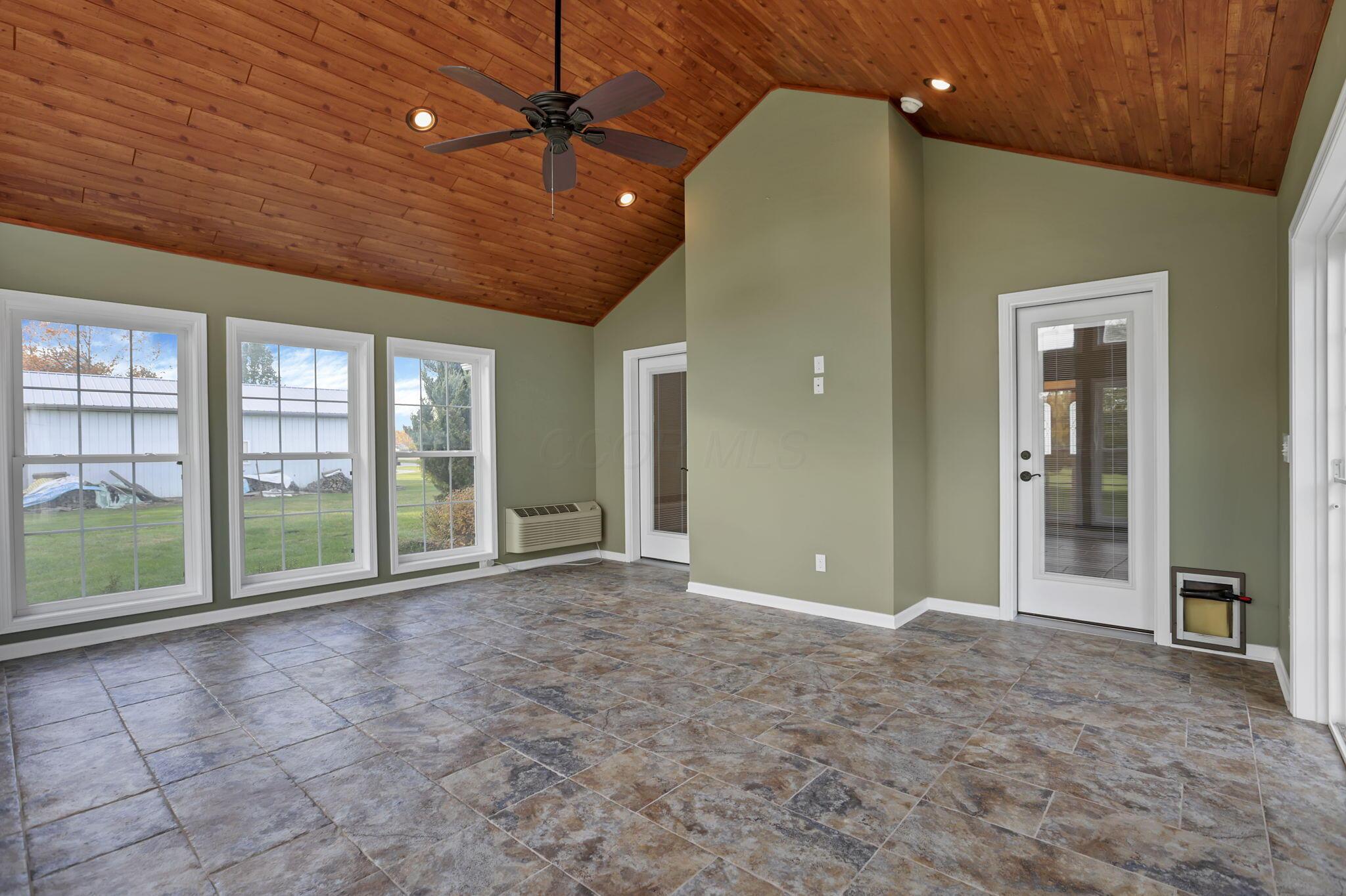 7017 Hollow Road Southwest Pataskala, OH 43062 - Photo 11 of 67 4 Seasons Room