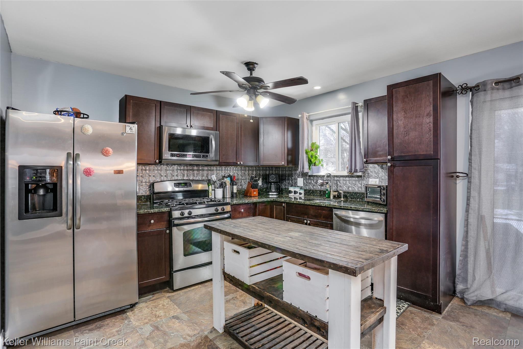 47885 Shelby Road Utica, MI 48317 - Photo 7 of 19 Kitchen