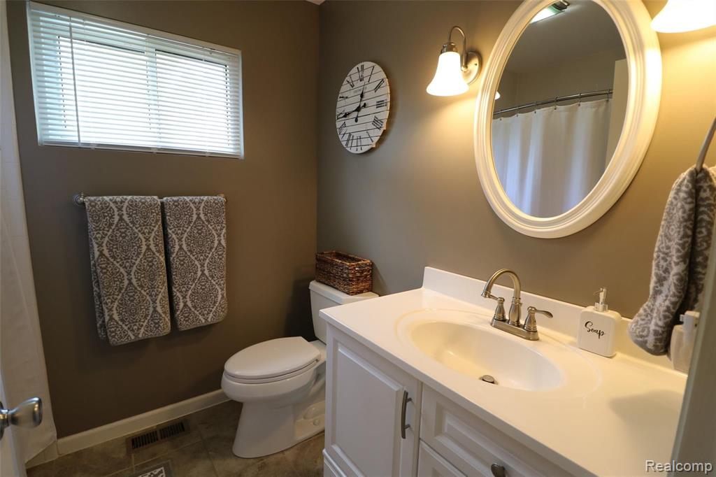 5321 Coldwater Road Lapeer, MI 48446 - Photo 9 of 23 Gallery Image 9