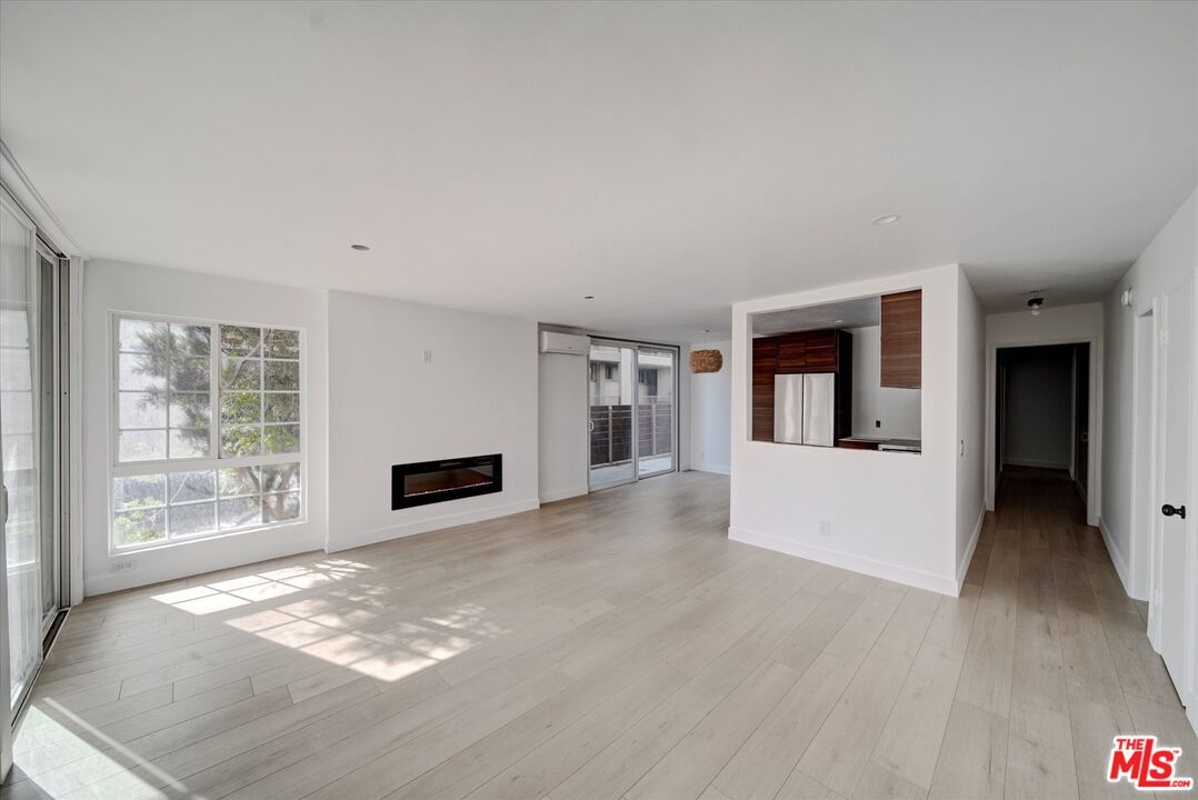 15 Spinnaker Street, Unit 101 Marina del Rey, CA 90292 - Photo 4 of 39