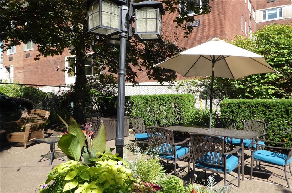 4601 Fifth Avenue, Unit 623 Pittsburgh, PA 15213 - Photo 27 of 28 an outdoor space with lots of trees and umbrellas