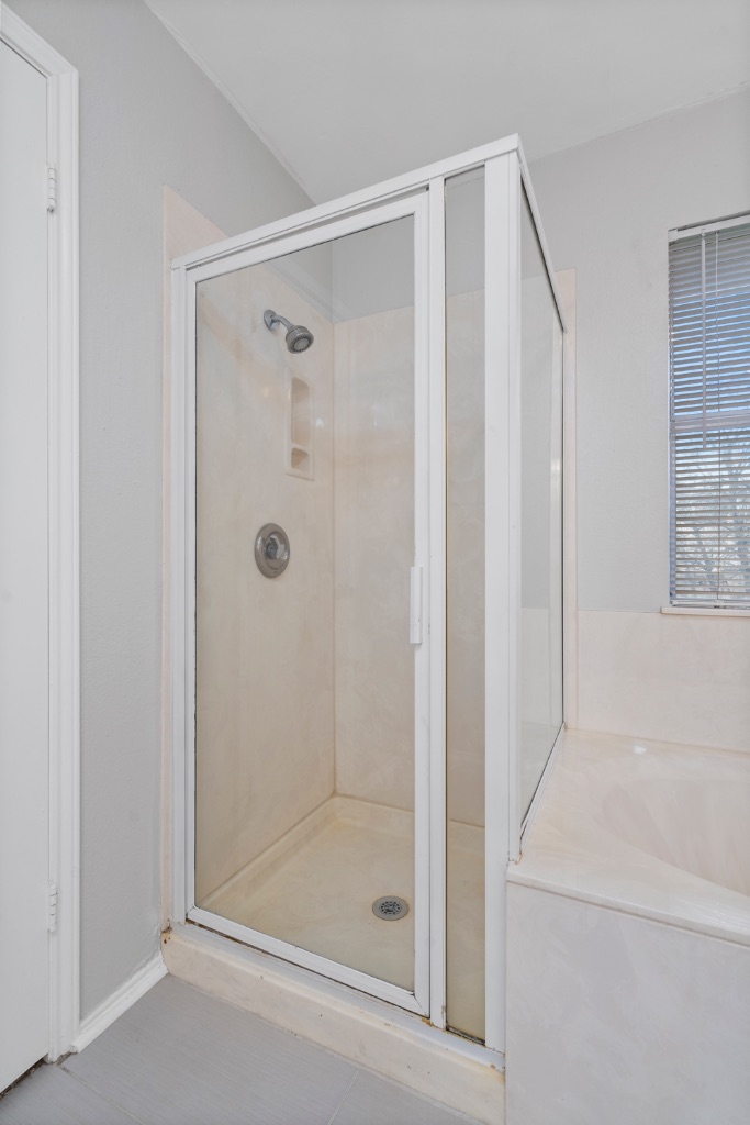 911 Flatters Way Pflugerville, TX 78660 - Photo 17 of 31 a bathroom with a shower