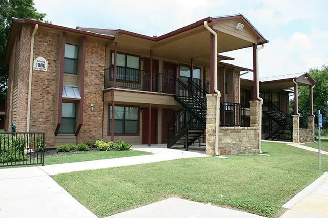 $605 | 2701 Zanderson Avenue, Jourdanton, TX 78026