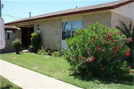 $605 | 2701 Zanderson Avenue, Jourdanton, TX 78026