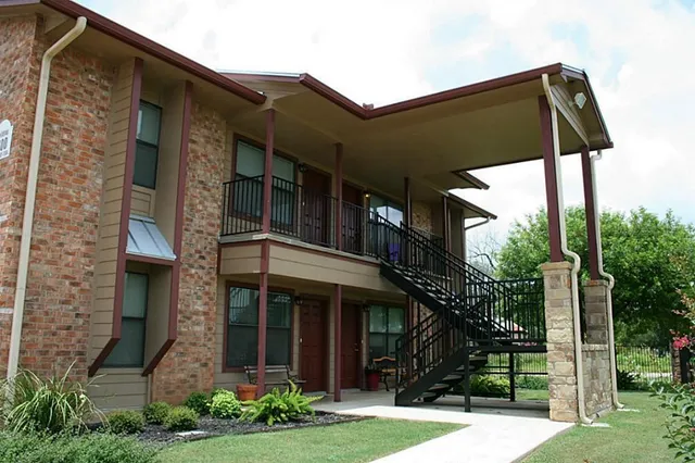 $605 | 2701 Zanderson Avenue, Jourdanton, TX 78026