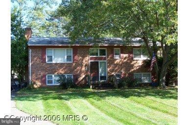 a view of house with a yard