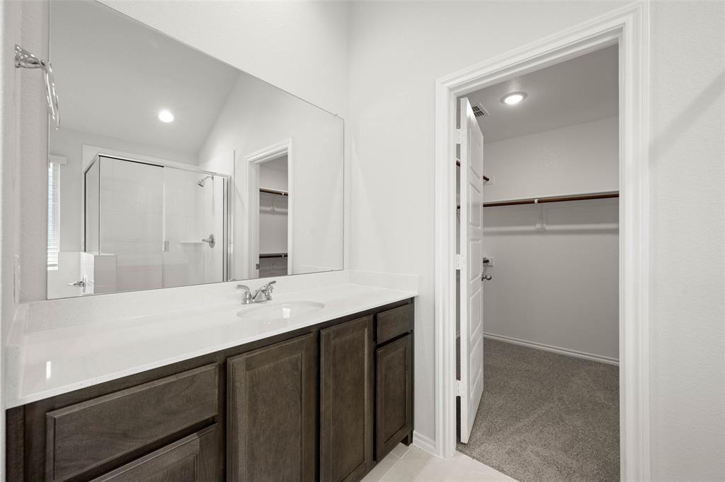 2637 Streamside Drive Burleson, TX 76028 - Photo 25 of 32 2637 Streamside- Primary SUite-4