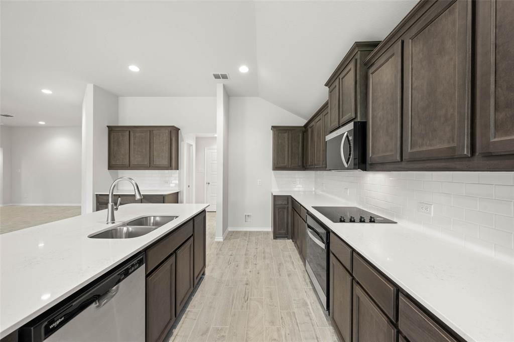 2637 Streamside Drive Burleson, TX 76028 - Photo 10 of 32 2637 Streamside- Kitchen-3