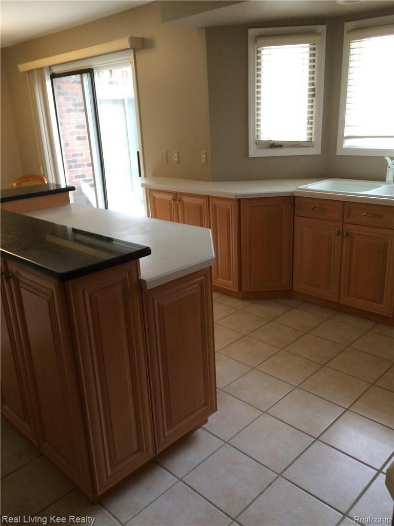 3280 Summit Ridge Drive Rochester, MI 48306 - Photo 17 of 39 7b.JPG