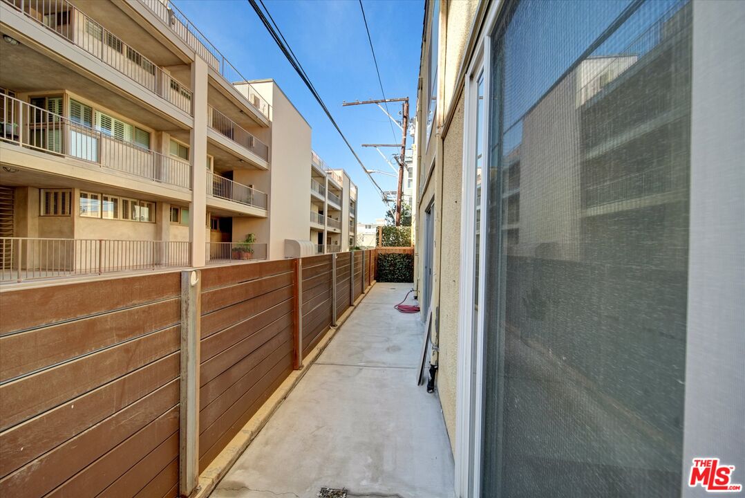 15 Spinnaker Street, Unit 101 Marina del Rey, CA 90292 - Photo 32 of 39