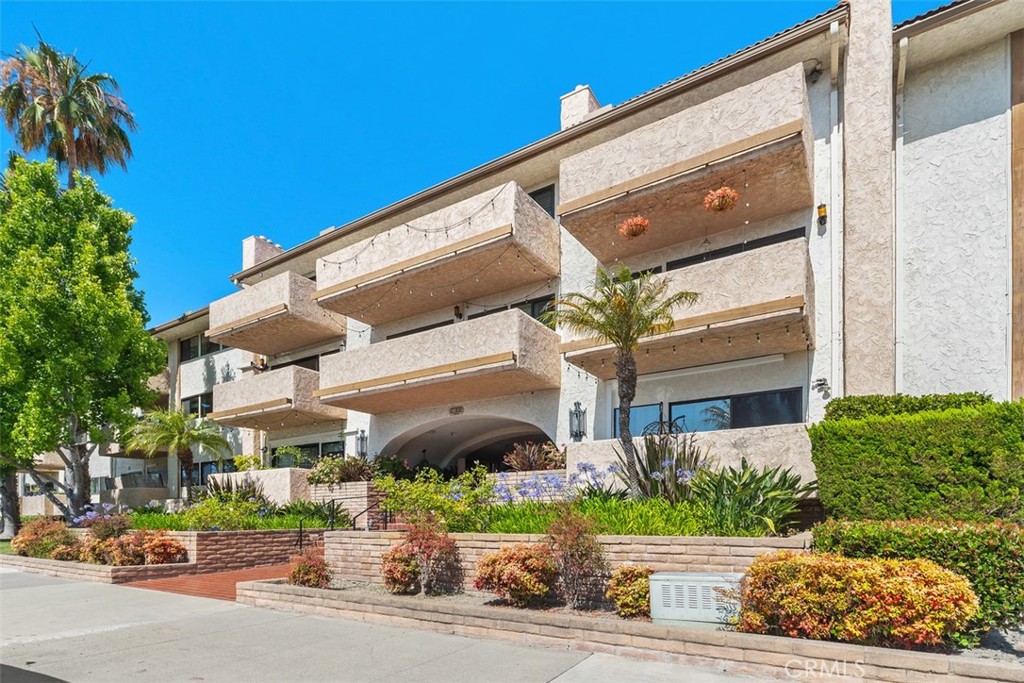 12300 Montecito Road, Unit 39 Seal Beach, CA 90740 - Photo 4 of 41 Rossmoor Regency Exterior