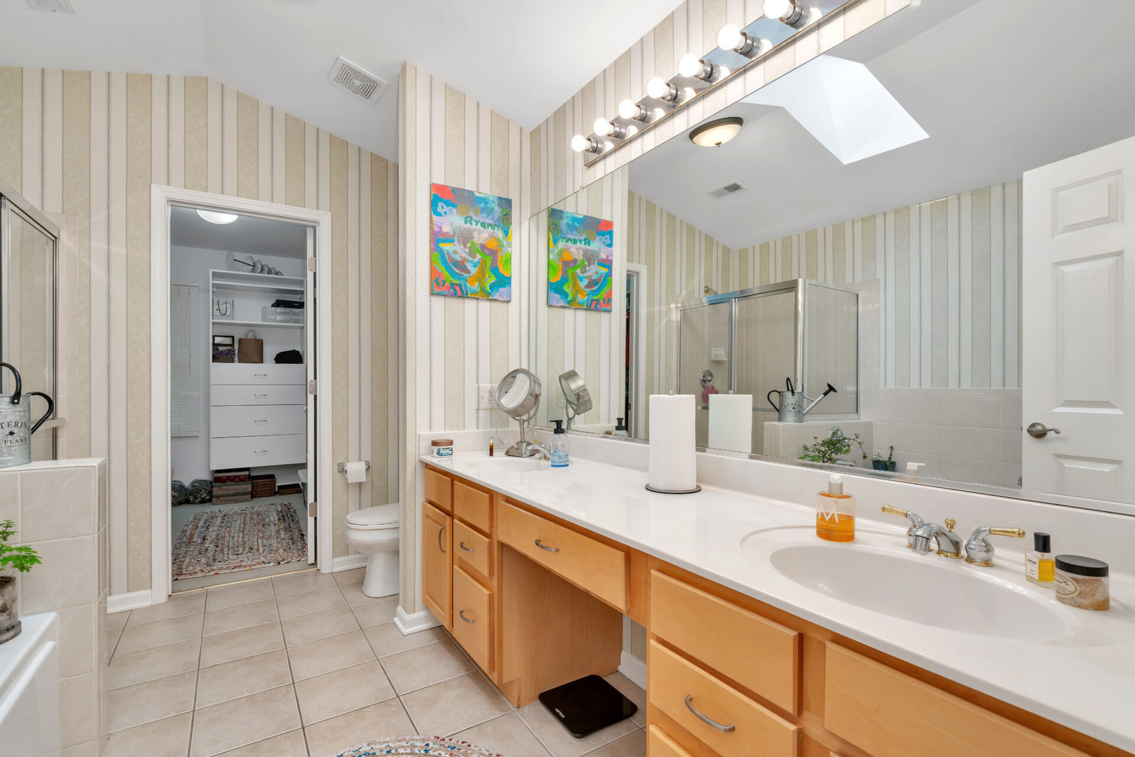 13265 Forest Ridge Drive Palos Heights, IL 60463 - Photo 9 of 12 a bathroom with a sink double vanity