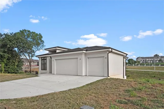 $769,000 | 2611 Northwest 84th Terrace, Kansas City, MO 64154