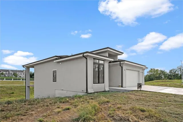 $769,000 | 2611 Northwest 84th Terrace, Kansas City, MO 64154