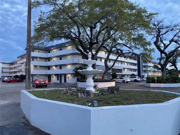 $1,600 | 443 Northeast 195th Street, Unit 436, Miami, FL 33179