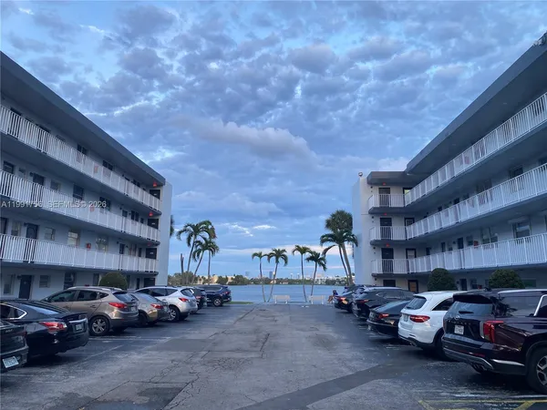 $1,600 | 443 Northeast 195th Street, Unit 436, Miami, FL 33179