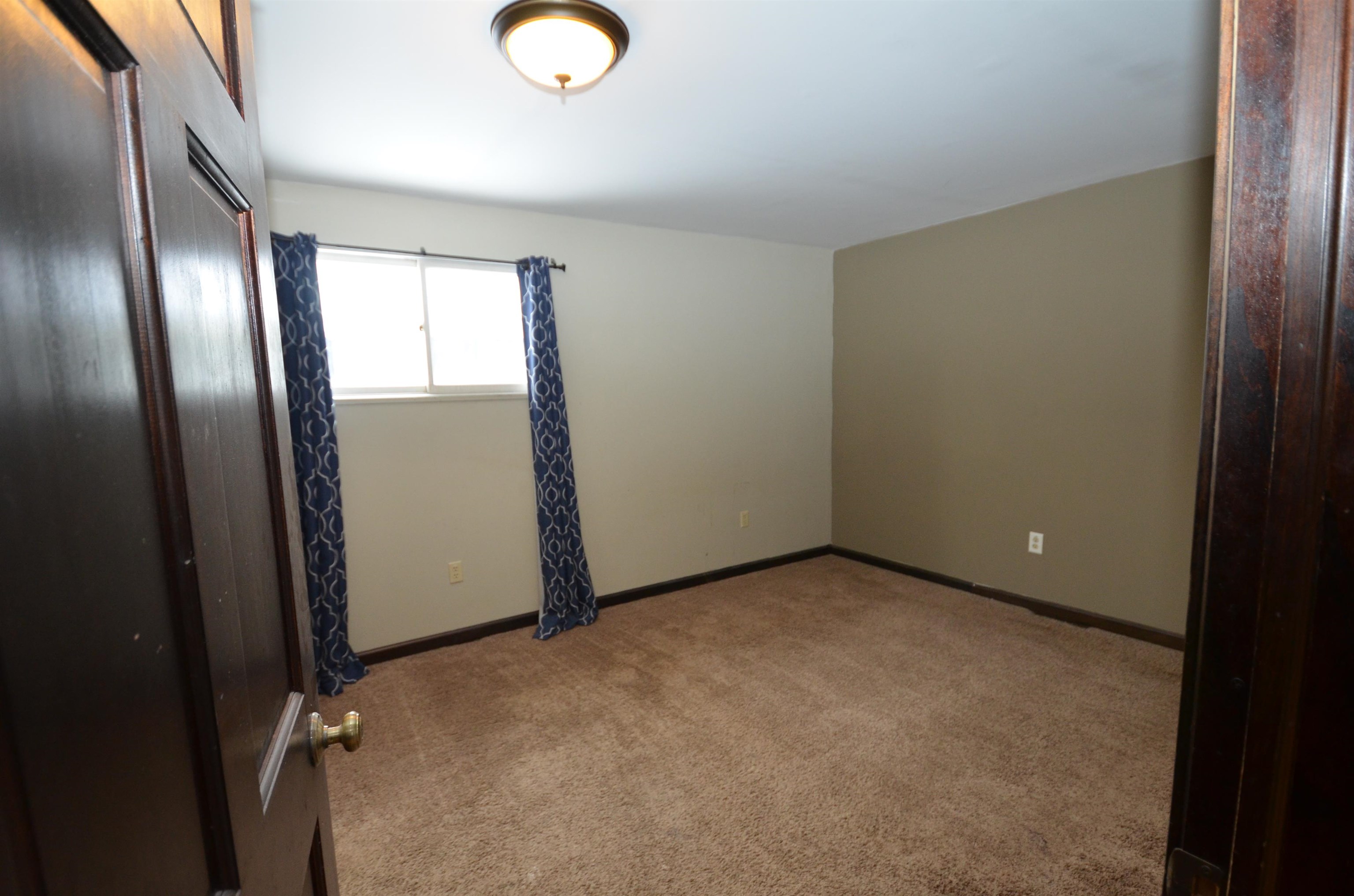 411 8th Avenue Two Harbors, MN 55616 - Photo 11 of 24 Main level bedroom