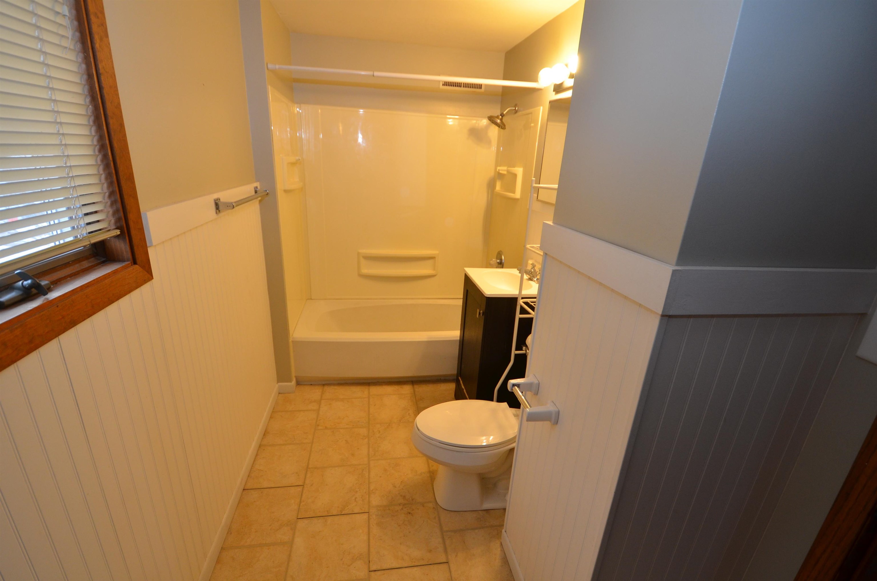 411 8th Avenue Two Harbors, MN 55616 - Photo 16 of 24 2nd level full bathroom