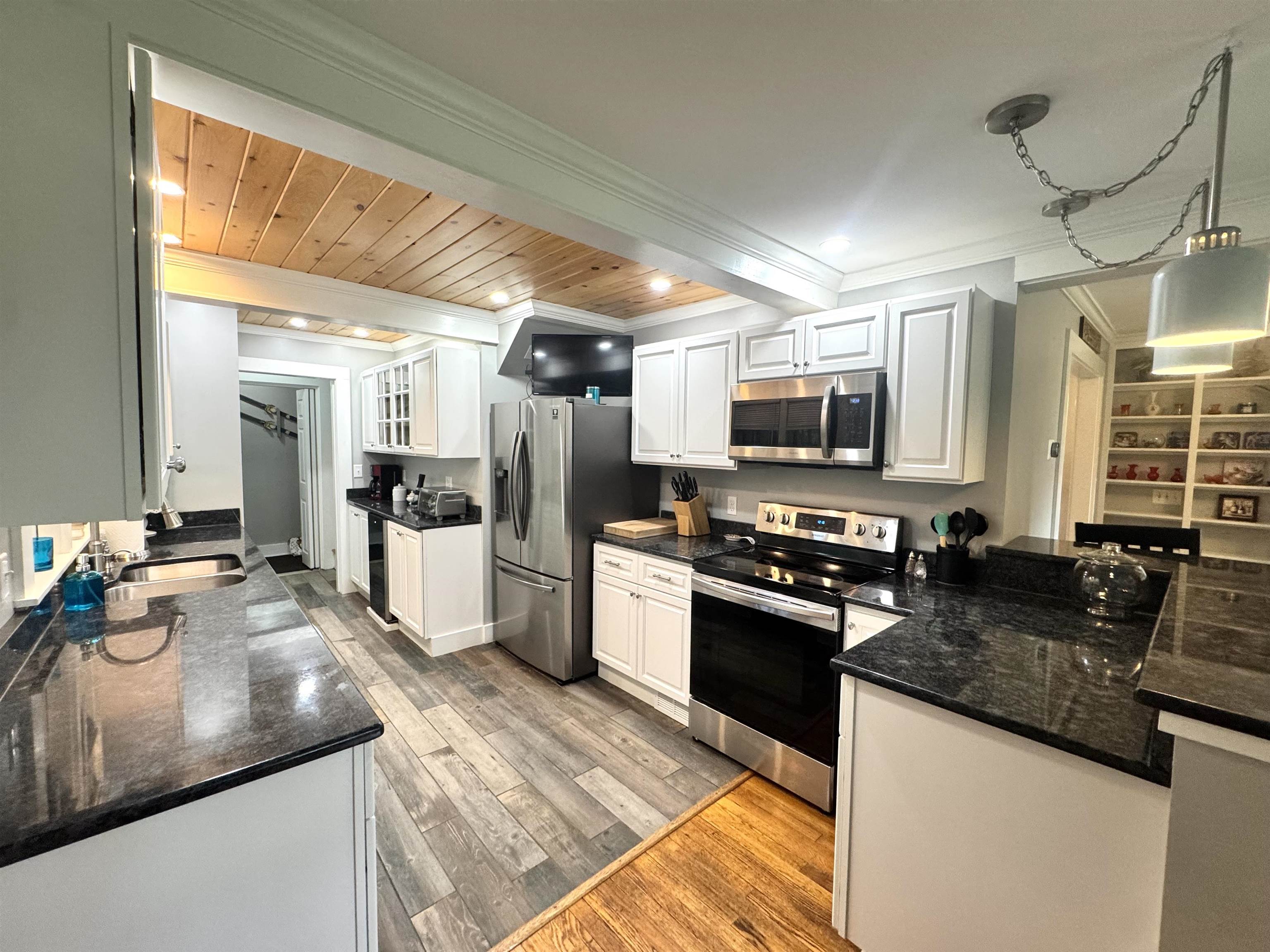 43 White Oaks Road Laconia, NH 03246 - Photo 10 of 60