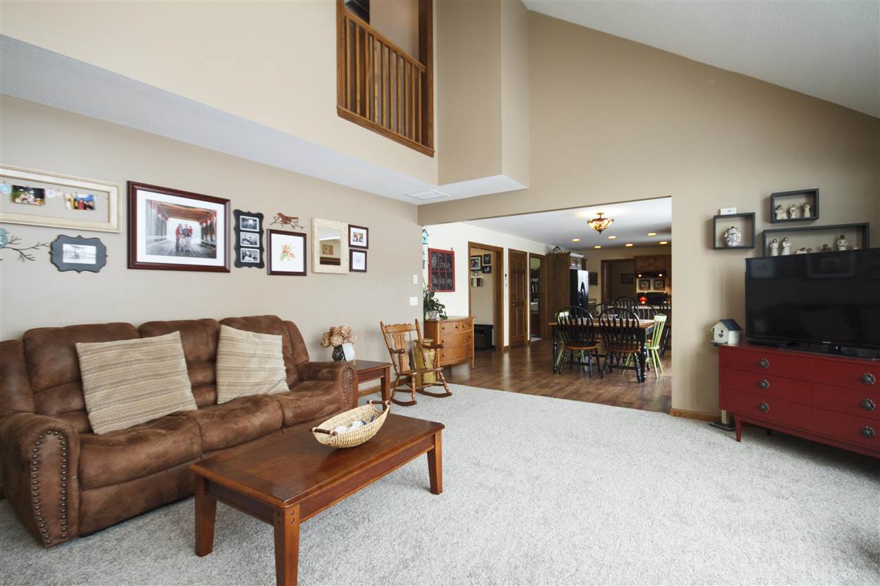 19106 Devall Road Spencerville, IN 46788 - Photo 4 of 32