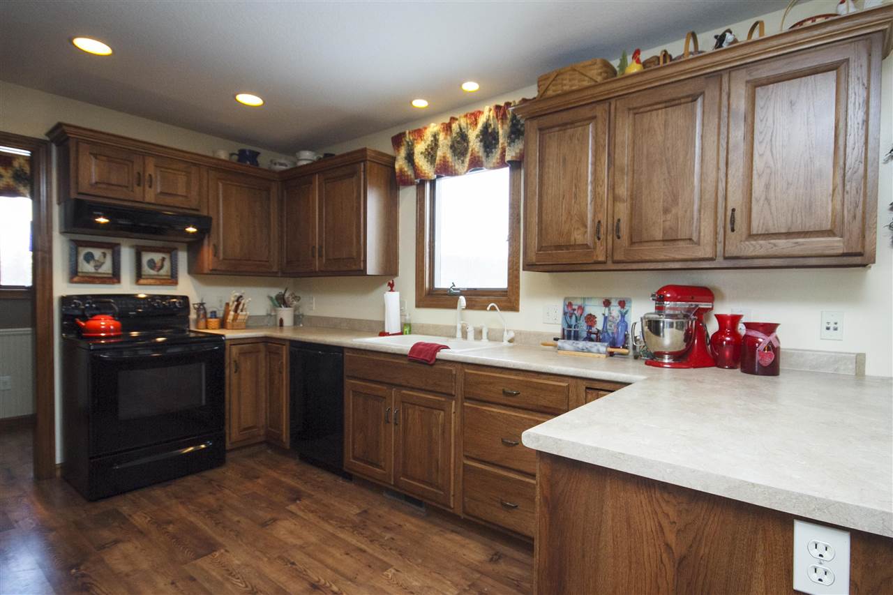 19106 Devall Road Spencerville, IN 46788 - Photo 8 of 32