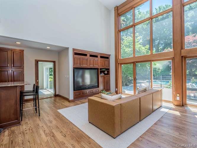 8 Harbor Acres Road Sands Point, NY 11050 - Photo 8 of 40