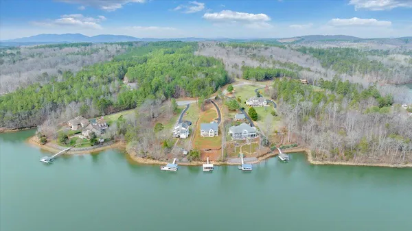 $989,900 | 86 Dalton Lane, Lynch Station, VA 24571