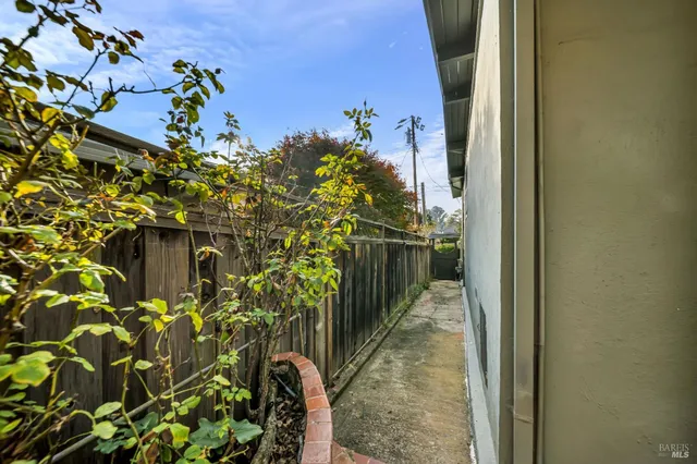 $949,000 | 7810 Sanford Street, Oakland, CA 94605