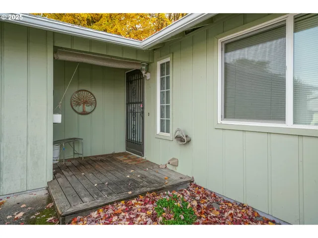 a view of a walk in closet