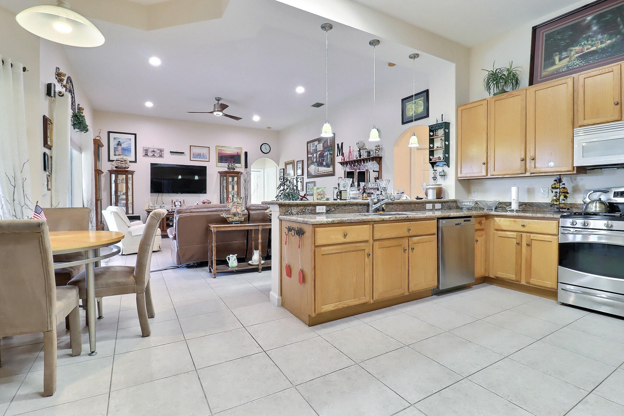 3753 Victoria Road West Palm Beach, FL 33411 - Photo 11 of 37 Kitchen