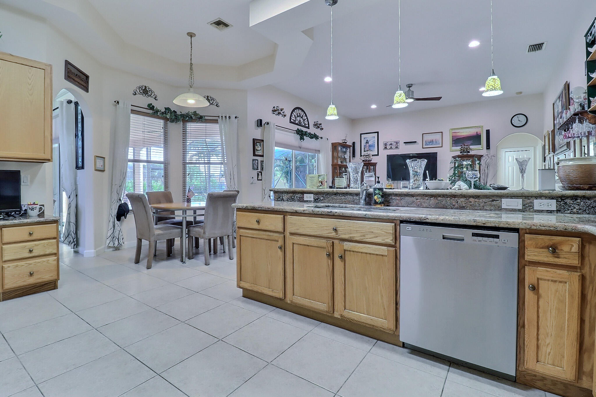 3753 Victoria Road West Palm Beach, FL 33411 - Photo 14 of 37 Kitchen