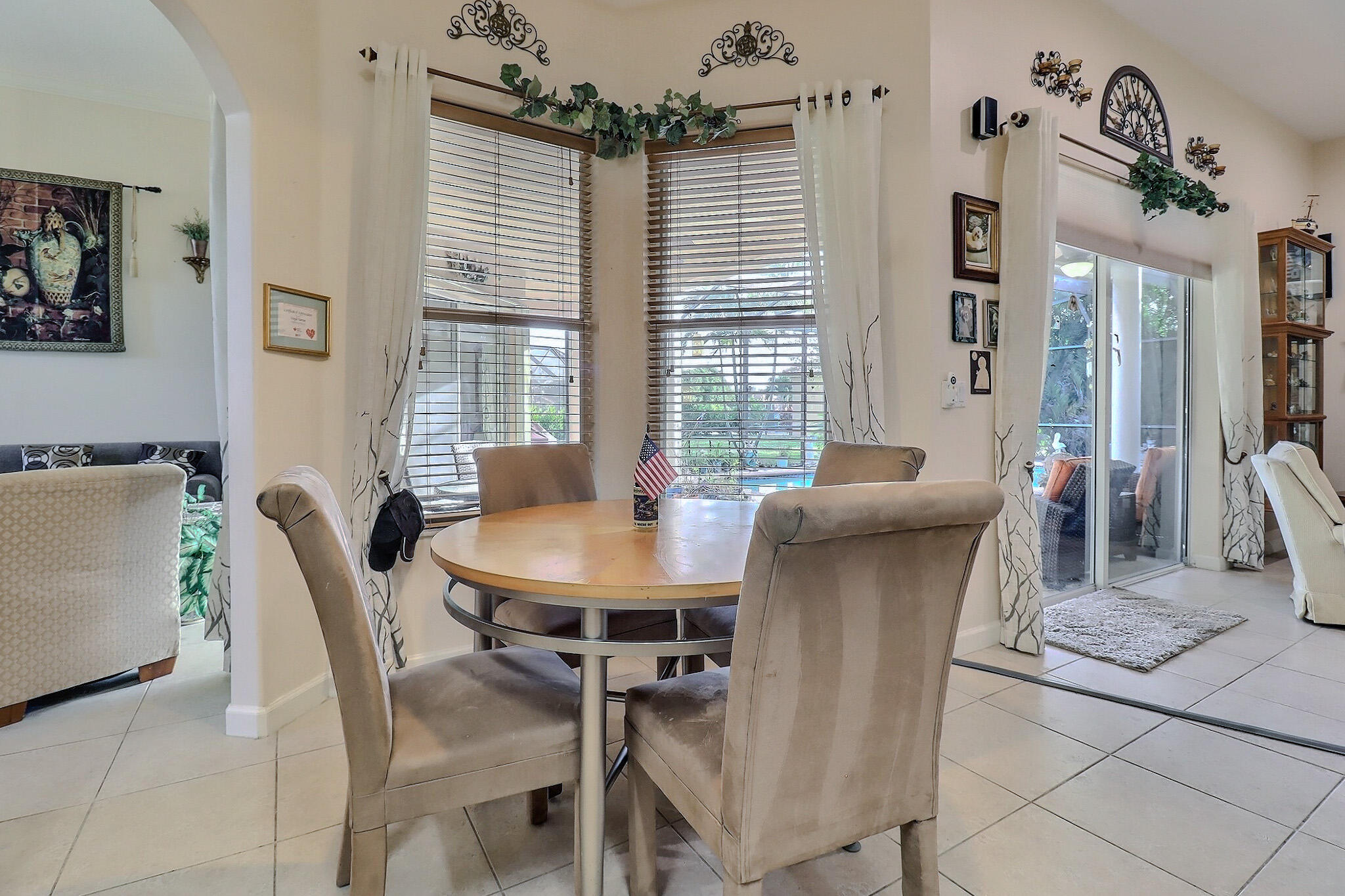 3753 Victoria Road West Palm Beach, FL 33411 - Photo 15 of 37 Breakfast area