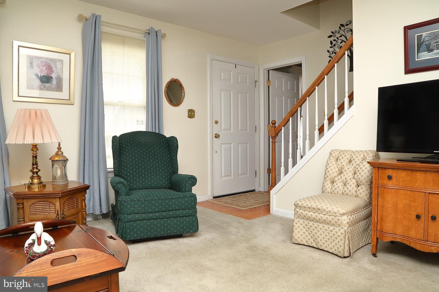 706 Radio Road Elizabethtown, PA 17022 - Photo 3 of 27 Living Room