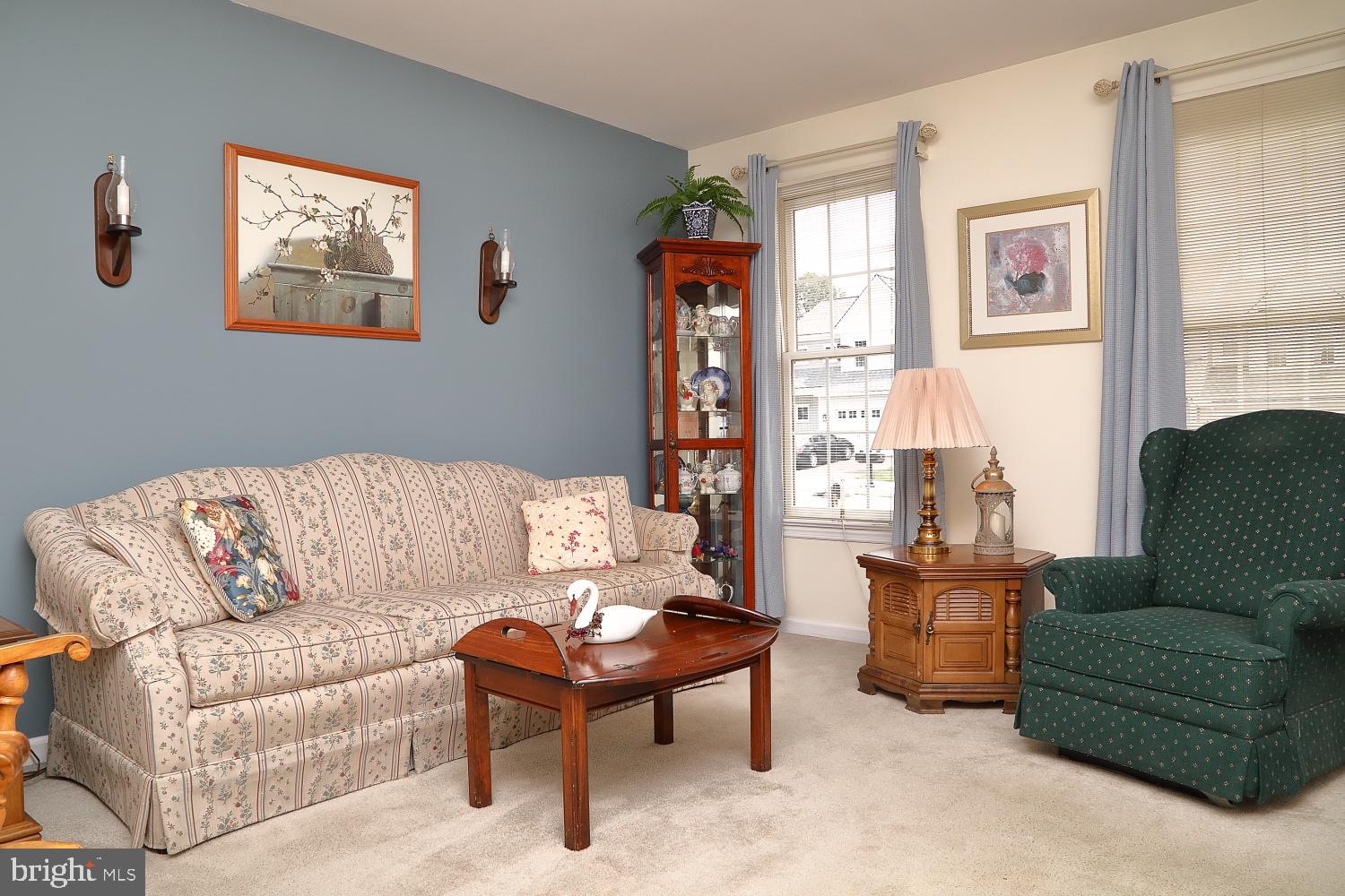 706 Radio Road Elizabethtown, PA 17022 - Photo 4 of 27 Living Room