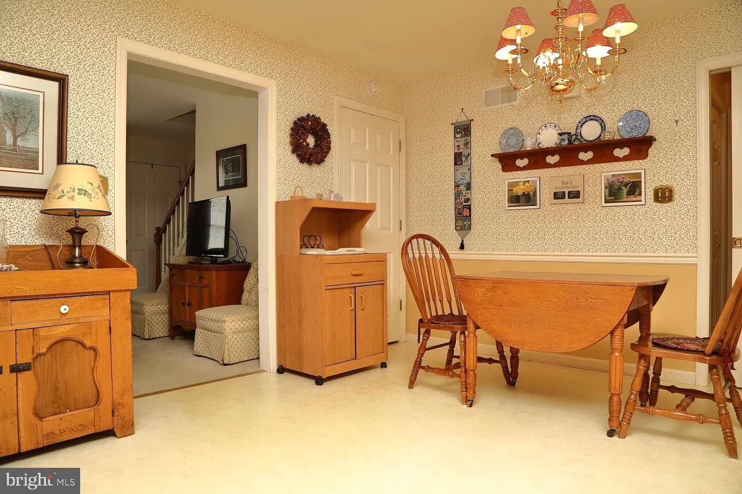 706 Radio Road Elizabethtown, PA 17022 - Photo 7 of 27 Dining