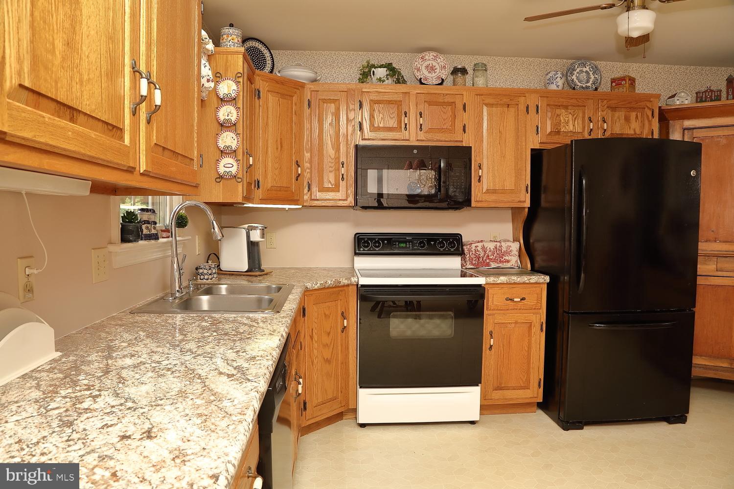 706 Radio Road Elizabethtown, PA 17022 - Photo 9 of 27 Kitchen