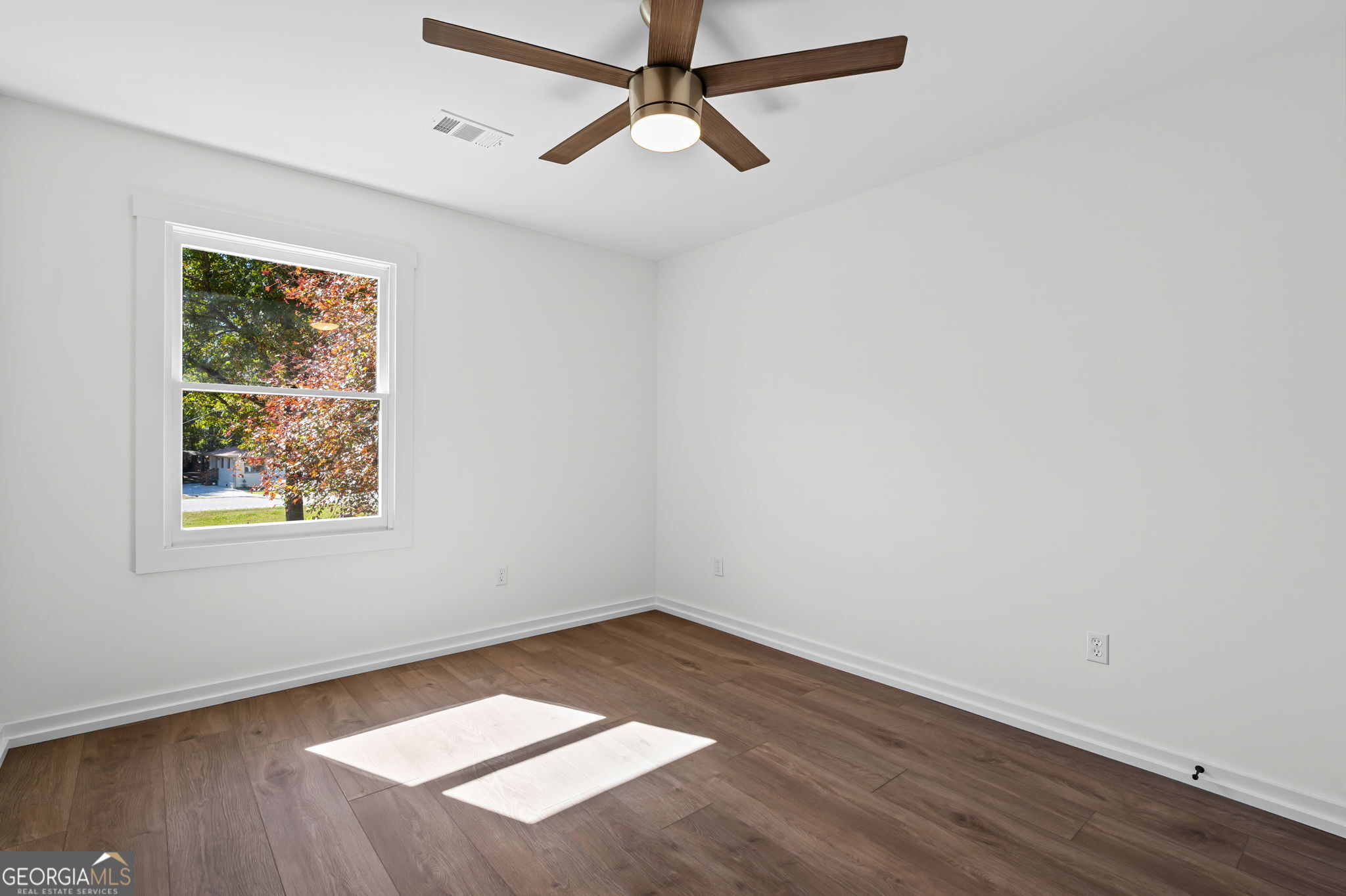 85 Franklin Road Newnan, GA 30263 - Photo 14 of 37 an empty room with a window and ceiling fan