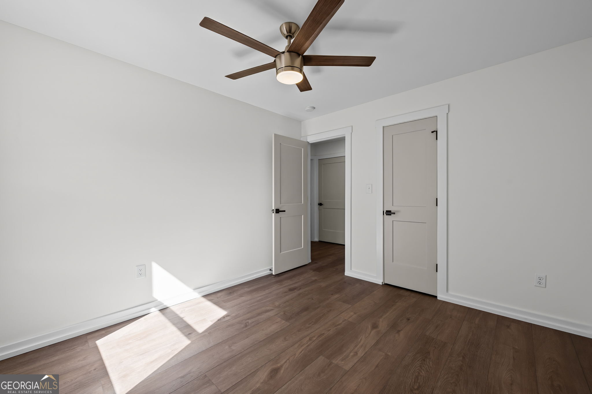 85 Franklin Road Newnan, GA 30263 - Photo 17 of 37 an empty room with wooden floor and a ceiling fan