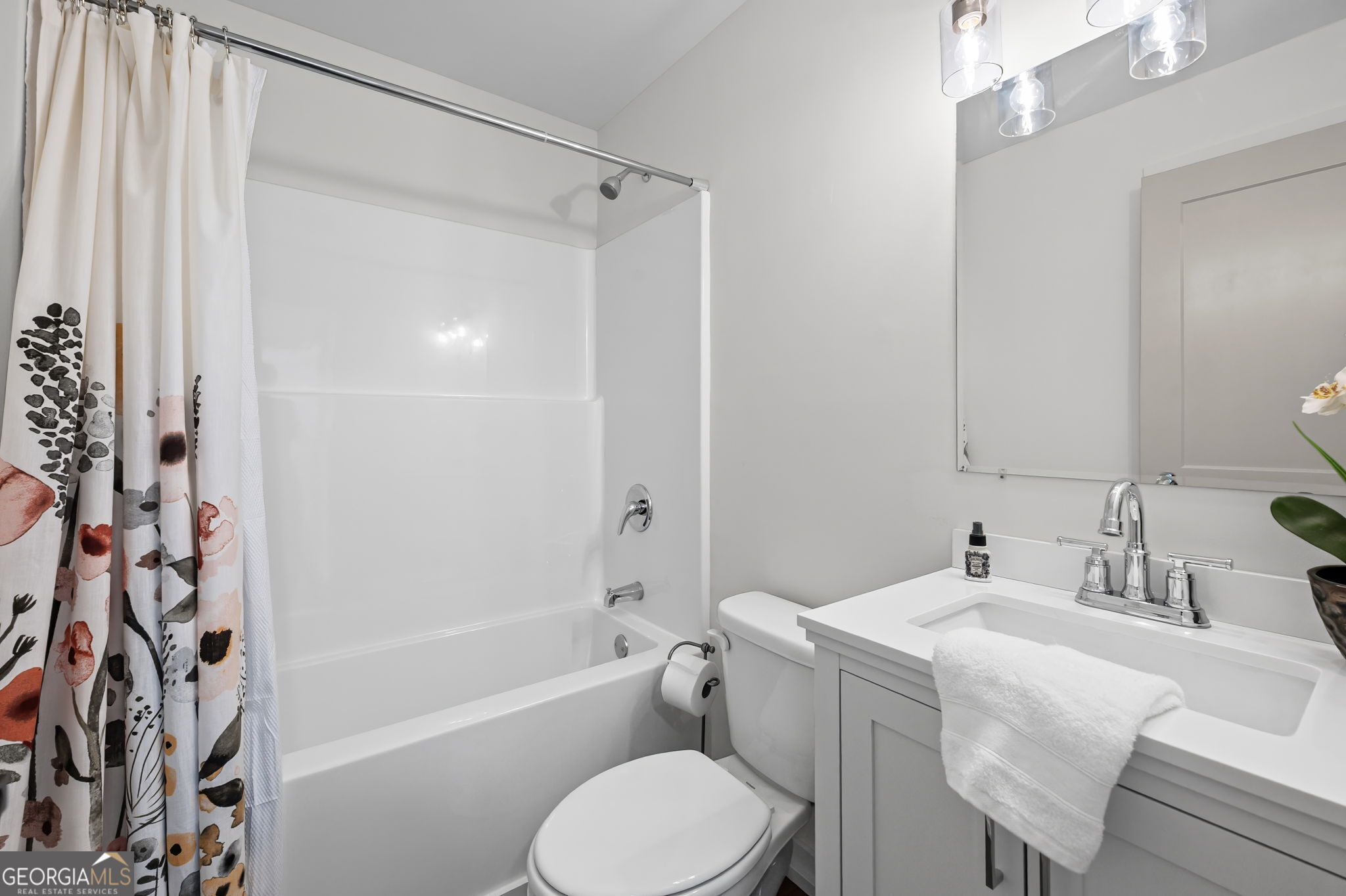 85 Franklin Road Newnan, GA 30263 - Photo 18 of 37 a bathroom with a sink toilet and shower