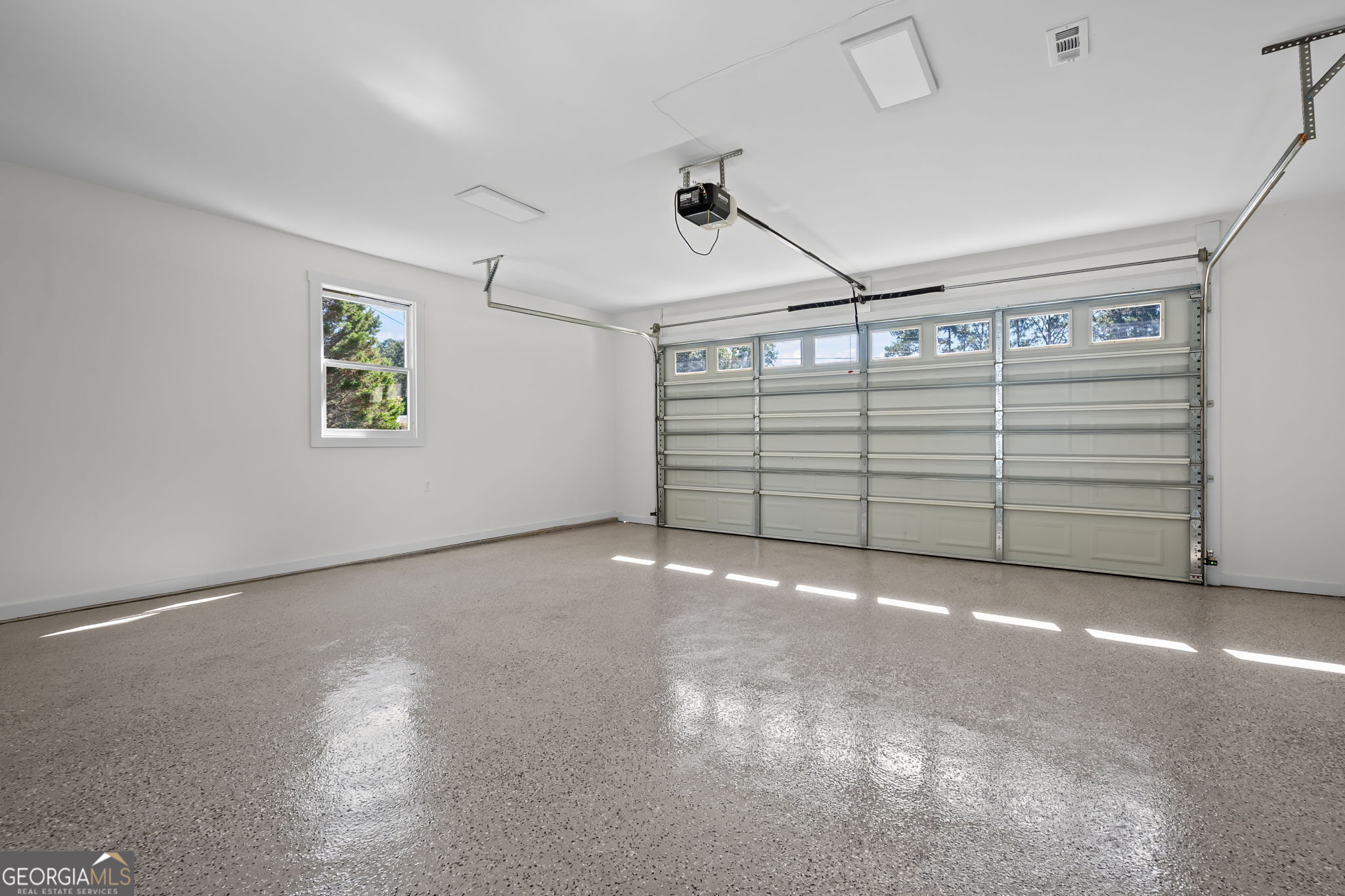85 Franklin Road Newnan, GA 30263 - Photo 27 of 37 a view of a garage