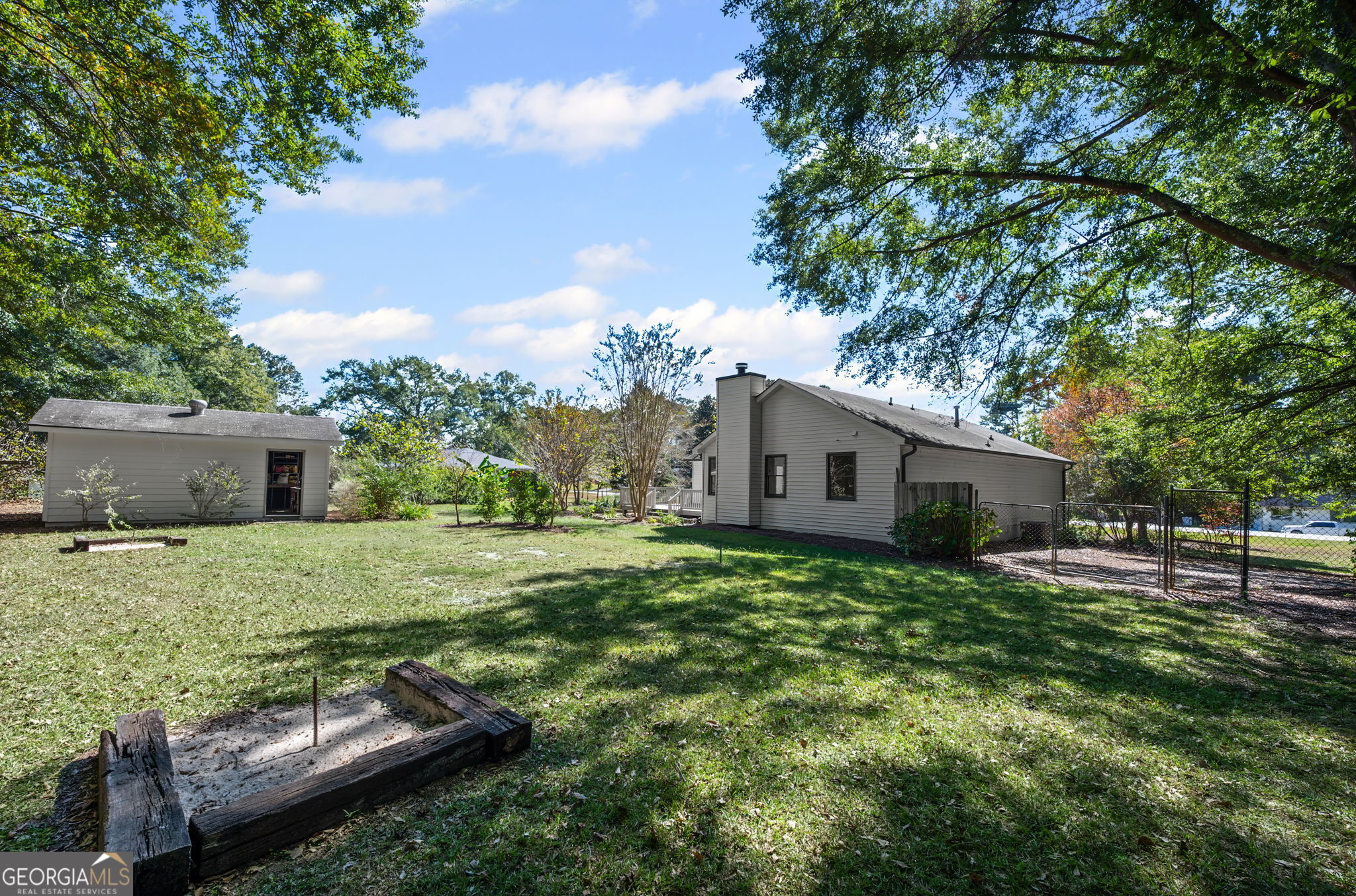 85 Franklin Road Newnan, GA 30263 - Photo 35 of 37 a backyard of a house with table and chairs