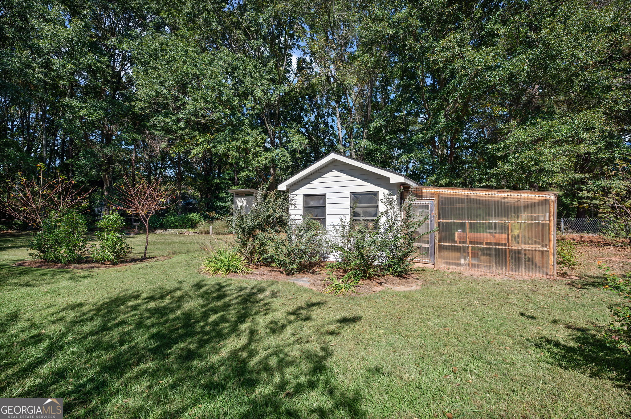 85 Franklin Road Newnan, GA 30263 - Photo 36 of 37 a backyard of a house with table and chairs