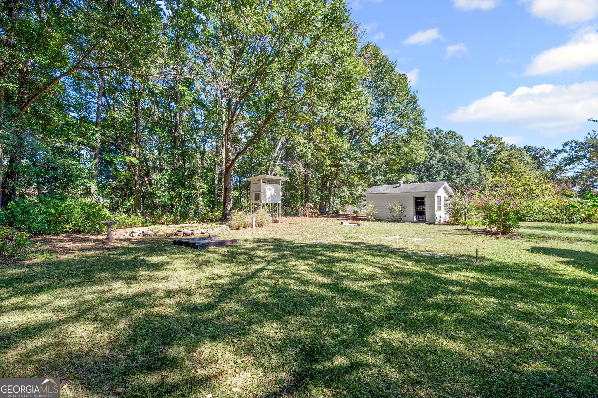 85 Franklin Road Newnan, GA 30263 - Photo 37 of 37 a backyard of a house with table and chairs