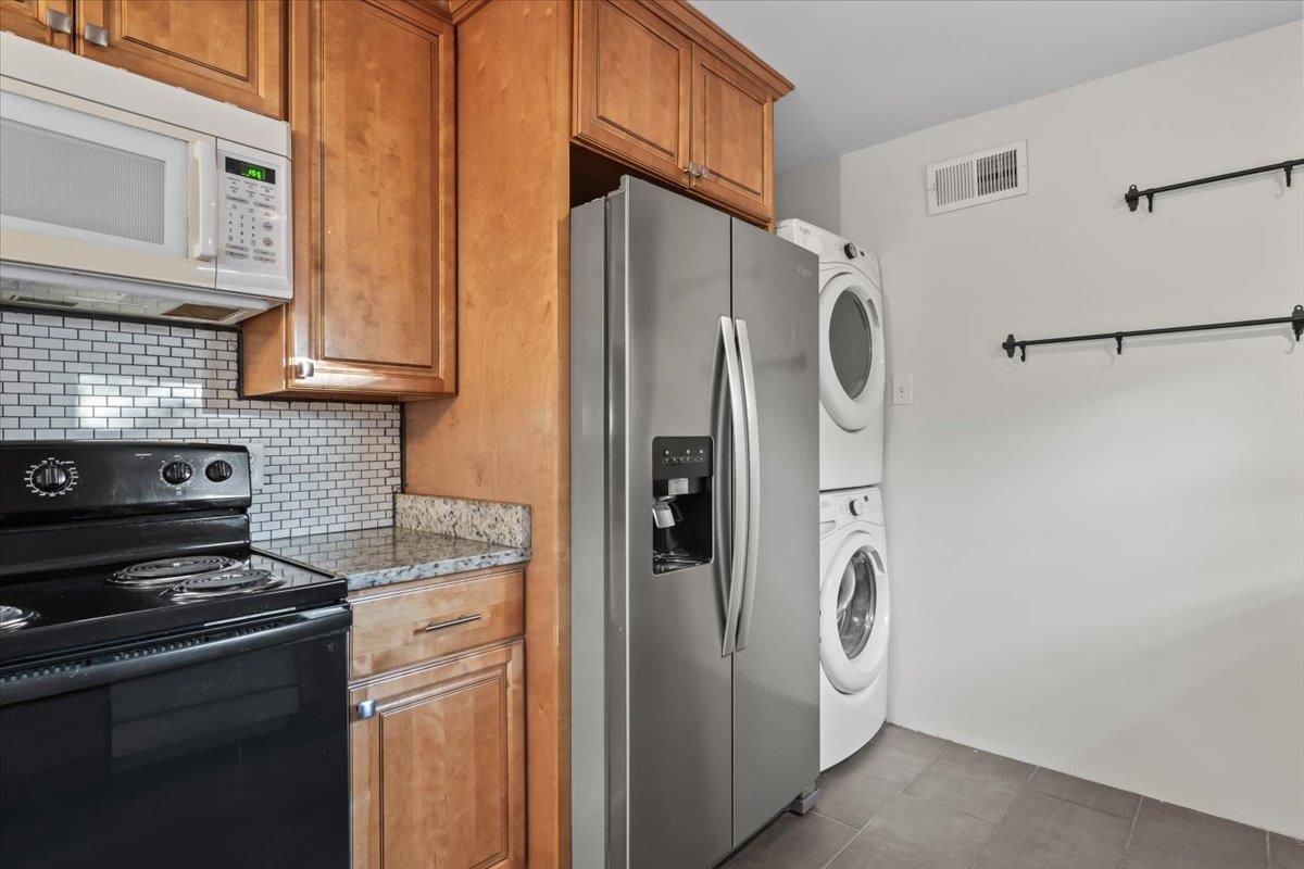 1014 South Perkins Road Memphis, TN 38117 - Photo 16 of 29 a kitchen with stainless steel appliances granite countertop a refrigerator and a stove